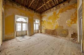 Mixed-use building with high investment potential in the center of Olhão