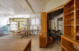 Mixed-use building with high investment potential in the center of Olhão