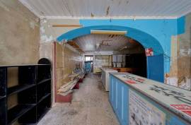 Mixed-use building with high investment potential in the center of Olhão