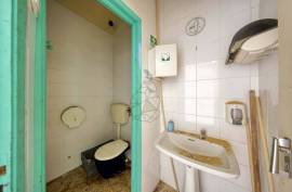 Mixed-use building with high investment potential in the center of Olhão
