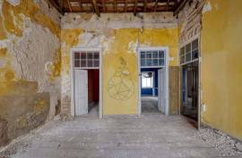 Mixed-use building with high investment potential in the center of Olhão