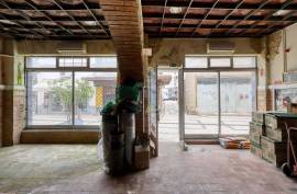 Mixed-use building with high investment potential in the center of Olhão