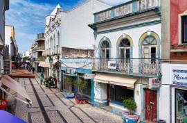 Mixed-use building with high investment potential in the center of Olhão