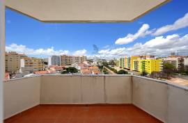 Fully refurbished 2 bedroom apartment, Good sun exposure in Portimão Fully refurbished 2 bedroom apartment, Good sun exposure in Portimão