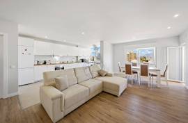 Fully refurbished 2 bedroom apartment, Good sun exposure in Portimão