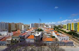 Fully refurbished 2 bedroom apartment, Good sun exposure in Portimão Fully refurbished 2 bedroom apartment, Good sun exposure in Portimão
