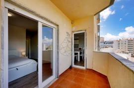 Fully refurbished 2 bedroom apartment, Good sun exposure in Portimão Fully refurbished 2 bedroom apartment, Good sun exposure in Portimão