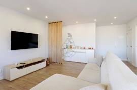 Fully refurbished 2 bedroom apartment, Good sun exposure in Portimão Fully refurbished 2 bedroom apartment, Good sun exposure in Portimão