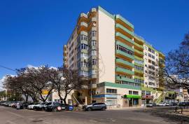 Fully refurbished 2 bedroom apartment, Good sun exposure in Portimão Fully refurbished 2 bedroom apartment, Good sun exposure in Portimão