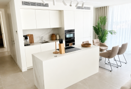 Carvoeiro – Fully furnished and decorated 3-bedroom apartment with frontal sea views and large terraces