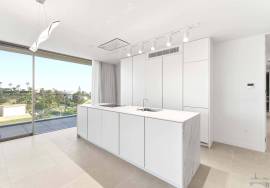 Carvoeiro – Furnished and decorated T3 penthouse with private rooftop, heated pool and panoramic ocean views
