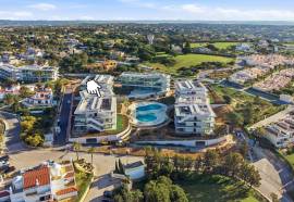 Carvoeiro – Furnished and decorated T3 penthouse with private rooftop, heated pool and panoramic ocean views
