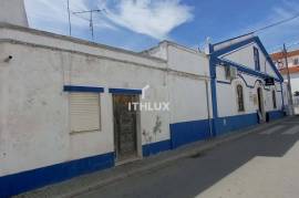 Building with two ground floor buildings, located in Terrugem - Elvas - Alentejo