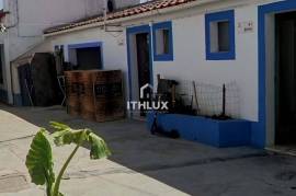 Building with two ground floor buildings, located in Terrugem - Elvas - Alentejo