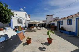 Building with two ground floor buildings, located in Terrugem - Elvas - Alentejo