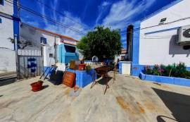 Building with two ground floor buildings, located in Terrugem - Elvas - Alentejo