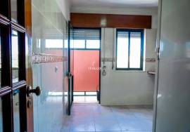 2 Bedroom Apartment with Excellent Location in Alhos Vedros