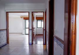 2 Bedroom Apartment with Excellent Location in Alhos Vedros