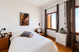 Manor house with garage for 3 cars, patio, terraces and multiple suites for sale in Don Benito