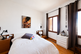 Manor house with garage for 3 cars, patio, terraces and multiple suites for sale in Don Benito