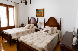Manor house with garage for 3 cars, patio, terraces and multiple suites for sale in Don Benito