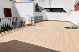 Manor house with garage for 3 cars, patio, terraces and multiple suites for sale in Don Benito
