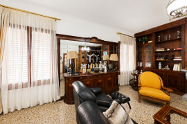 Manor house with garage for 3 cars, patio, terraces and multiple suites for sale in Don Benito
