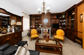 Manor house with garage for 3 cars, patio, terraces and multiple suites for sale in Don Benito