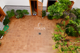 Manor house with garage for 3 cars, patio, terraces and multiple suites for sale in Don Benito