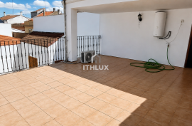 Manor house with garage for 3 cars, patio, terraces and multiple suites for sale in Don Benito