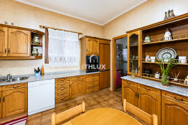 Manor house with garage for 3 cars, patio, terraces and multiple suites for sale in Don Benito