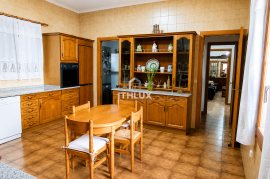 Manor house with garage for 3 cars, patio, terraces and multiple suites for sale in Don Benito