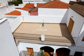 Manor house with garage for 3 cars, patio, terraces and multiple suites for sale in Don Benito