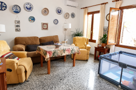 Manor house with garage for 3 cars, patio, terraces and multiple suites for sale in Don Benito