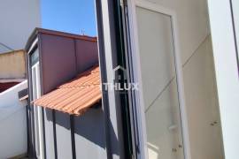 Refurbished 2 Bedrooms with River View near Santa Apolónia