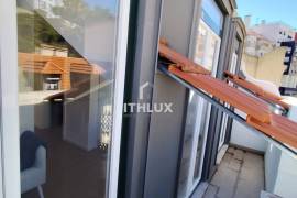 Refurbished 2 Bedrooms with River View near Santa Apolónia