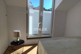 Refurbished 2 Bedrooms with River View near Santa Apolónia