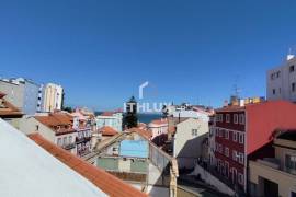 Refurbished 2 Bedrooms with River View near Santa Apolónia