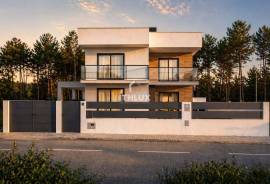 4 bedroom villa with pool and garden in Pinhal do General - Seixal