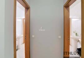 Available for rent office/office for services, with 23 m², located in the prestigious Lena Building, in the Aqueduct Residential Park, in Elvas
