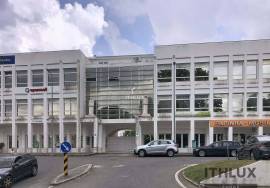 Available for rent office/office for services, with 23 m², located in the prestigious Lena Building, in the Aqueduct Residential Park, in Elvas