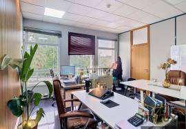 Available for rent office/office for services, with 23 m², located in the prestigious Lena Building, in the Aqueduct Residential Park, in Elvas