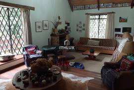 Charming Villa with 2,700 m² of Land and Nature Views | Campos do Jordão