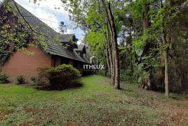 Charming Villa with 2,700 m² of Land and Nature Views | Campos do Jordão