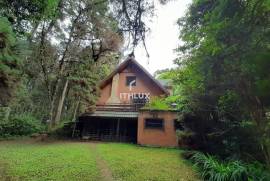 Charming Villa with 2,700 m² of Land and Nature Views | Campos do Jordão