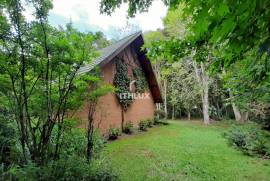 Charming Villa with 2,700 m² of Land and Nature Views | Campos do Jordão