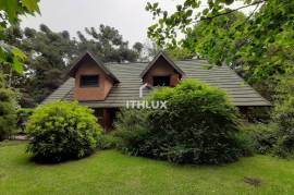 Charming Villa with 2,700 m² of Land and Nature Views | Campos do Jordão