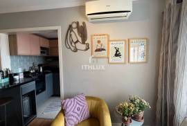 Charming furnished apartment, 42m², for sale, 1 bedroom, large living room, social bathroom, 1 covered parking space garage, Santana, POA/RS