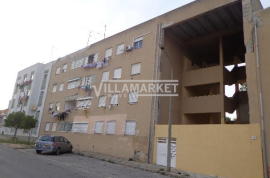 3 bedroom bank apartment located on Rua do Moinho, in the Bela Vista neighborhood, in Setúbal