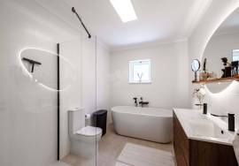 Totally renovated detached 3 bedroom quinta, in 2,760  m² plot. Santa Bárbara de Nexe.